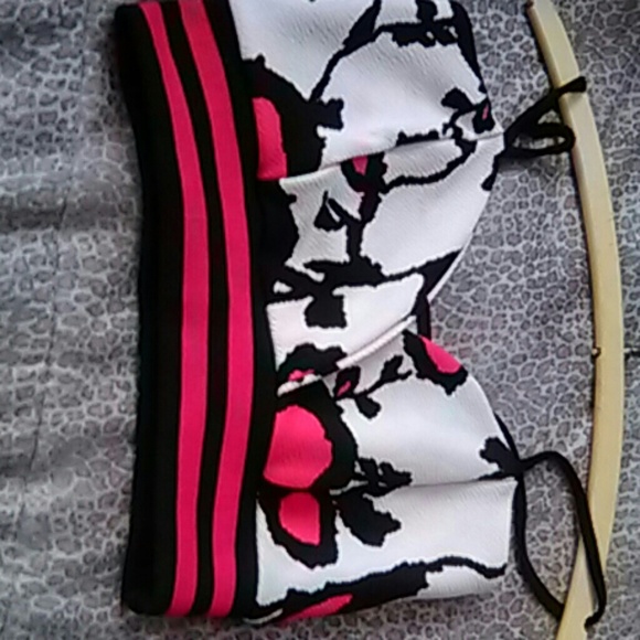 Red tan and black top - Picture 1 of 4